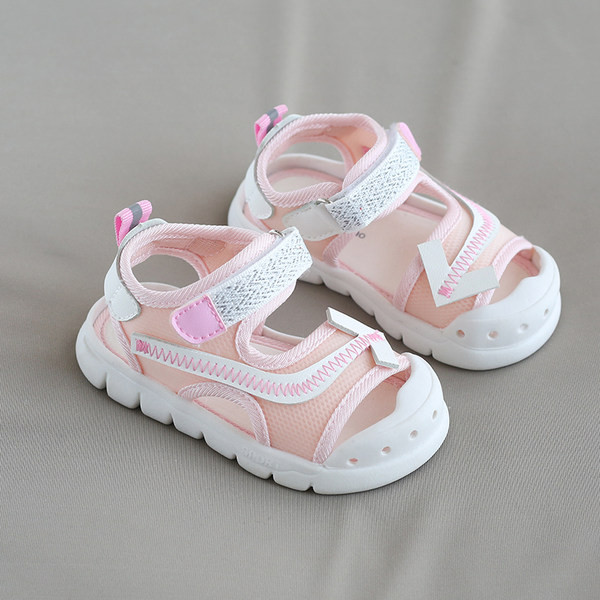 Moodsad takjakinnituse ja 3D rakendustega unisex mudelis beebisandaalid