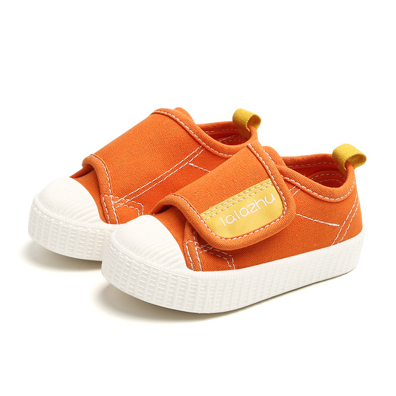 Beebi tekstiilist kummitallaga tossud