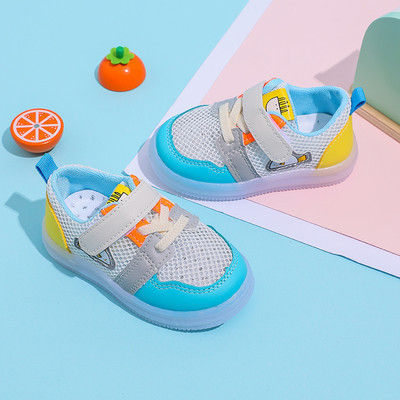 Beebi tossud värvilise aplikatsiooni ja takjakinnitusega