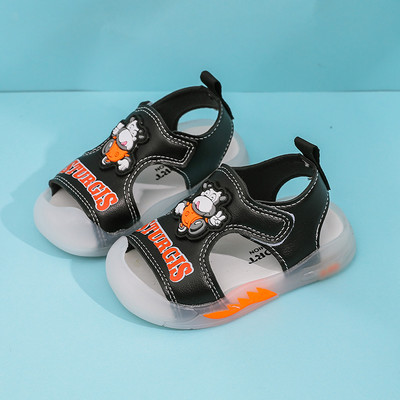 Beebi kinnised kirjaga sandaalid