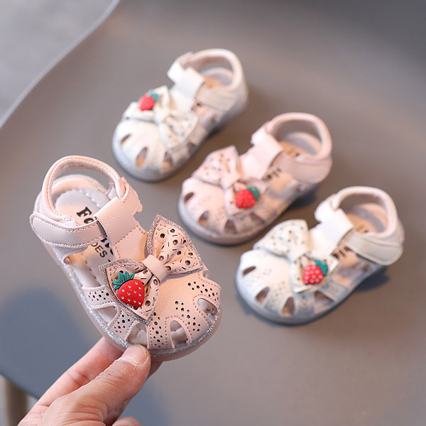 Nahast beebikingad paela ja kleebistega