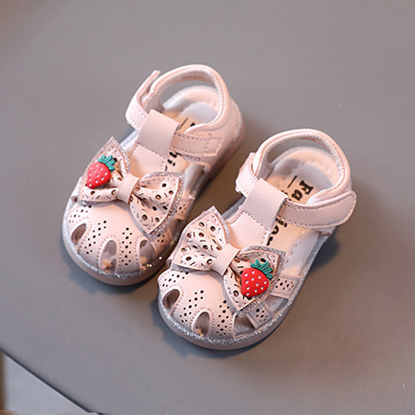 Nahast beebikingad paela ja kleebistega