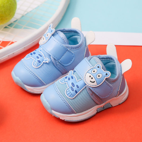 Бебешки маратонки с велкро закопчаване и 3D апликация