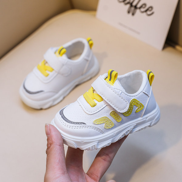 Beebi vabaaja tossud paelte ja takjakinnitusega