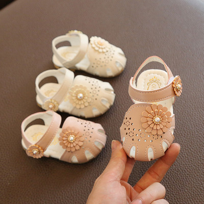 Бебешки сандали с 3D цветя и велкро лепенка