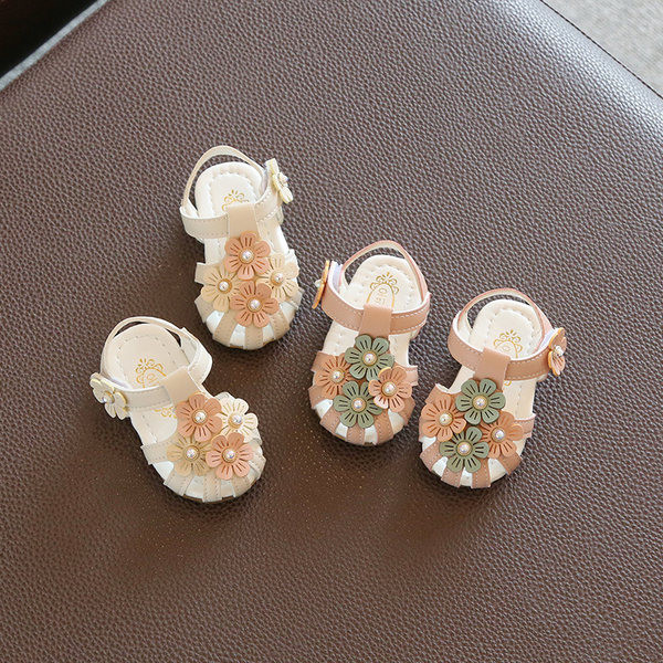Бебешки сандали с 3D цветя и велкро лепенки