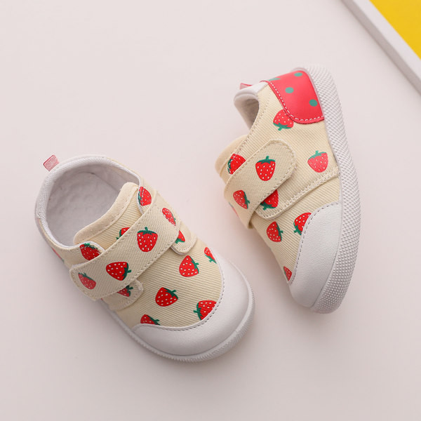 Beebi tekstiilist kingad takjakinnituse ja värvilise aplikatsiooniga