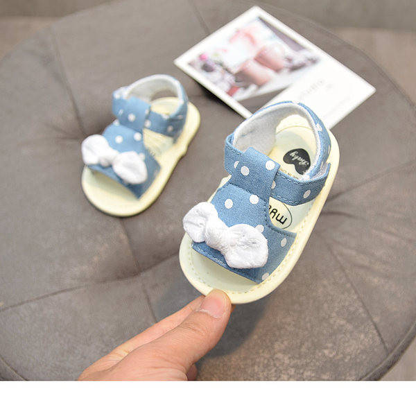 Paela ja pehme tallaga beebisandaalid