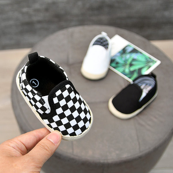 Pehme tallaga tekstiilist beebikingad