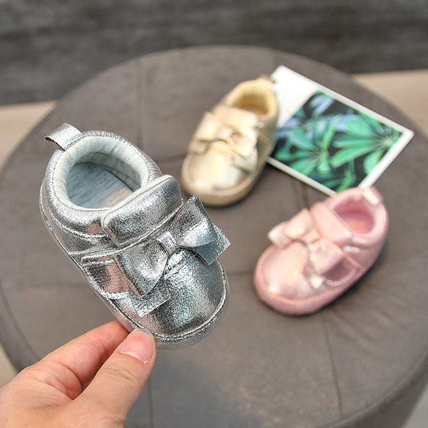 Särava efektiga ja paelaga beebikingad