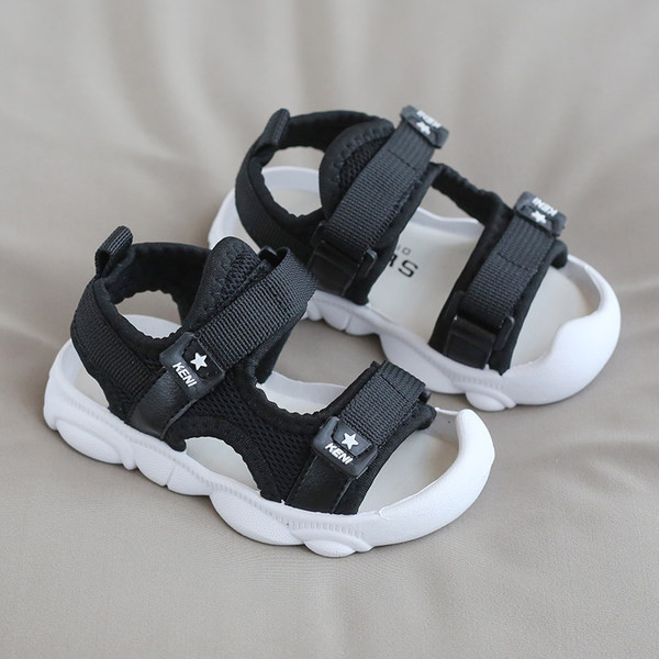 Unisex mudeli beebisandaalid libisemiskindla talla ja takjakinnitusega