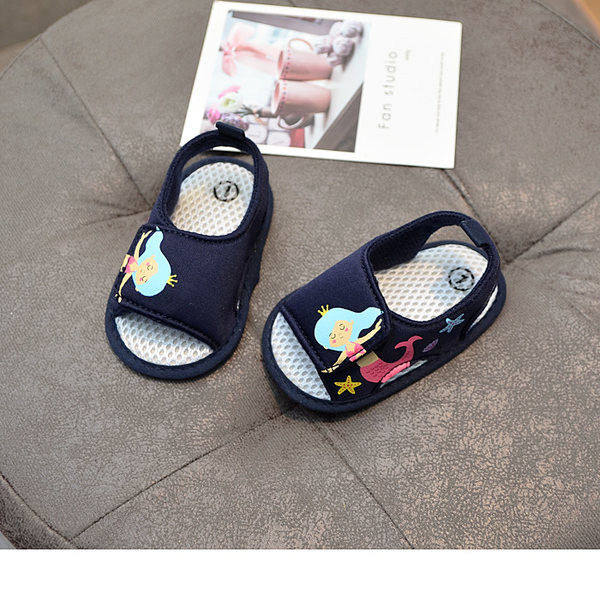 Lappide ja pehme tallaga beebisandaalid