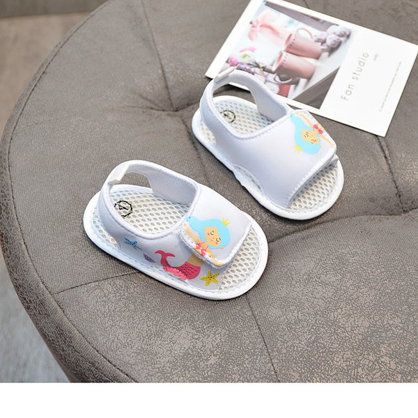 Lappide ja pehme tallaga beebisandaalid