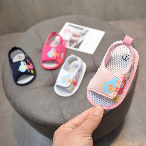 Lappide ja pehme tallaga beebisandaalid