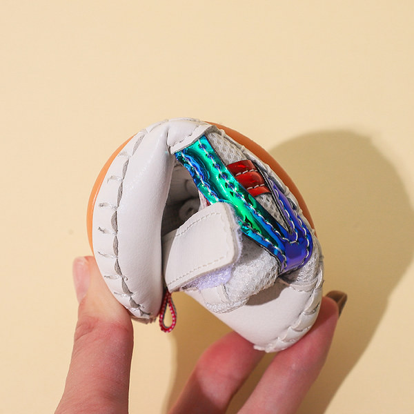 Lameda tallaga paelte ja kleebistega tossud beebidele