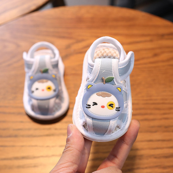 Uus 3D-elemendiga beebisandaalide mudel