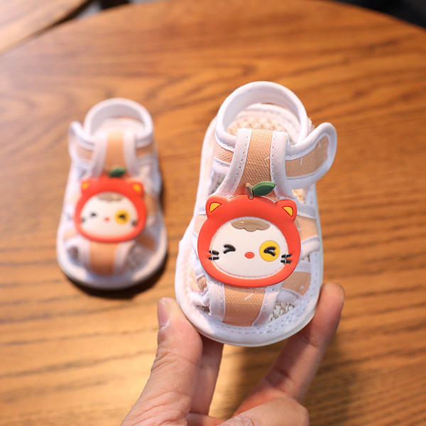 Uus 3D-elemendiga beebisandaalide mudel