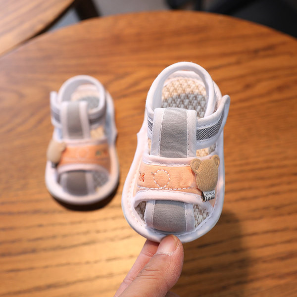 Praegused 3D-elemendiga beebisandaalid