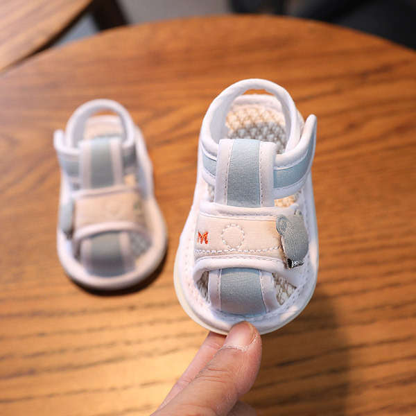 Praegused 3D-elemendiga beebisandaalid