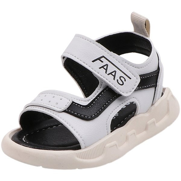 Kolmes värvitoonis kleebiste ja pealdisega beebisandaalid