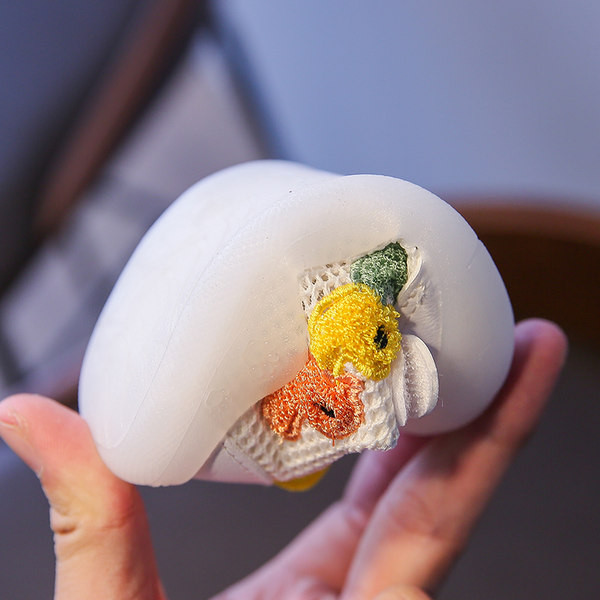 Uus mudel praegustest 3D-kaunistustega beebi võrktossudest