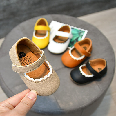 Бебешки обувки с мека подметка и лепенки