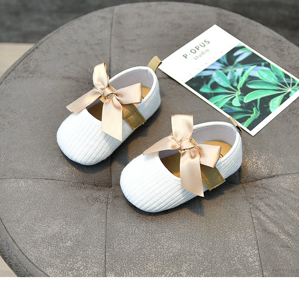 Paelaga beebitekstiilist kingad