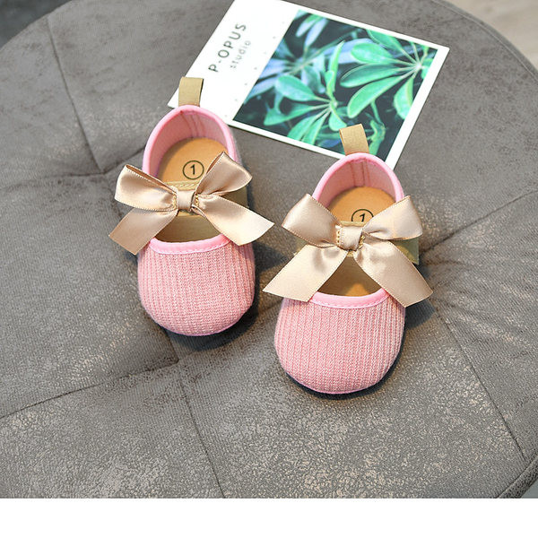 Paelaga beebitekstiilist kingad