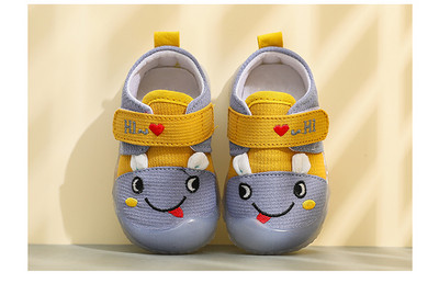 Aplikatsiooni ja takjakinnitusega beebikingad