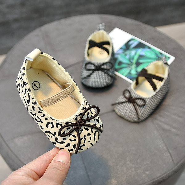 Бебешки обувки с панделка и мека подметка