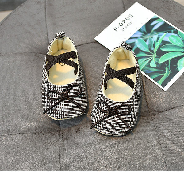 Бебешки обувки с панделка и мека подметка