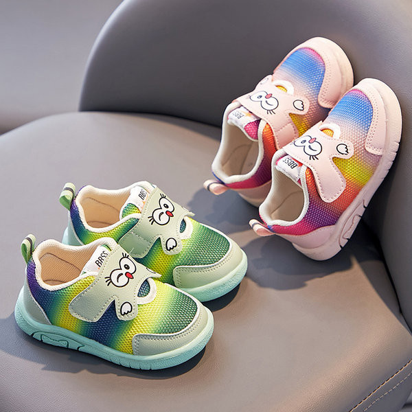 Бебешки дишащи обувки с надпис и апликация 