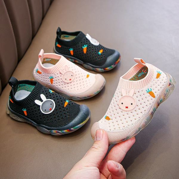 Kareda tallaga tekstiilist beebitossud