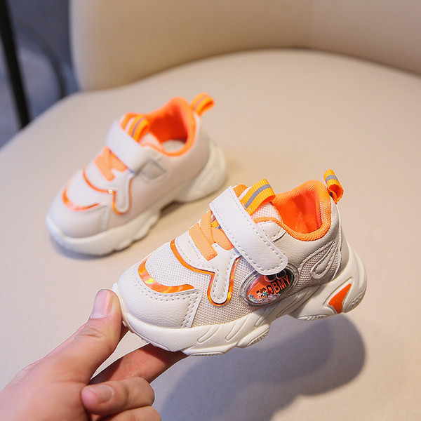 Igapäevaseks kasutamiseks sobivad takjakinnitusega beebitossud