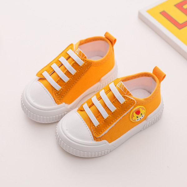 Beebi tekstiilist kingad paelte ja 3D-rakendusega