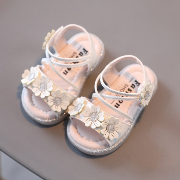 Бебешки сандали за момичета с 3D елемент и равна подметка 