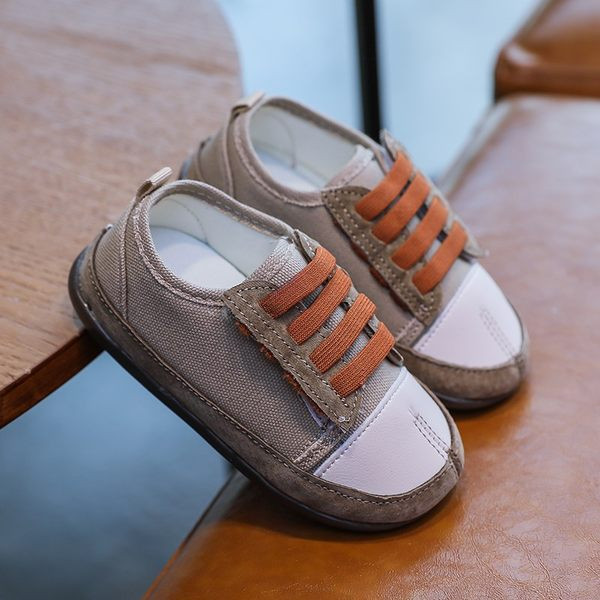 Меки бебешки обувки с връзки