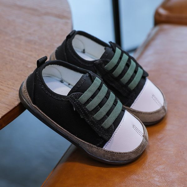 Меки бебешки обувки с връзки