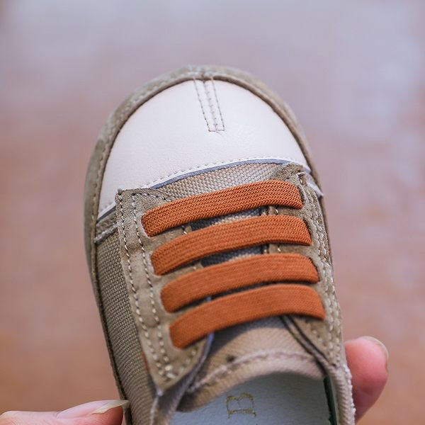 Меки бебешки обувки с връзки