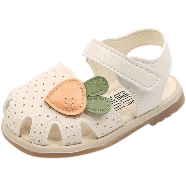 Aplikatsiooni ja perforeeritud ökonahaga beebisandaalid