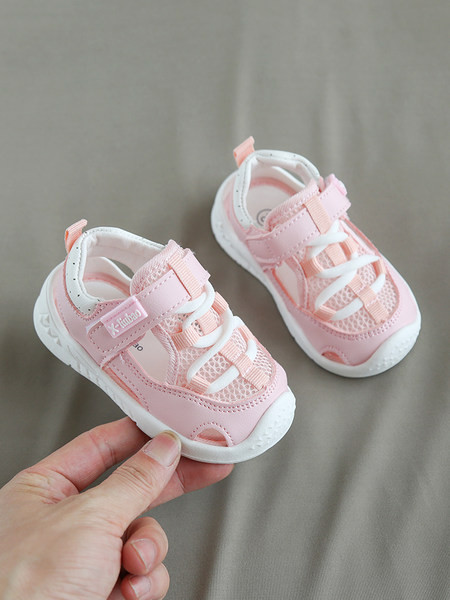 Uus avatud kontsa ja paeltega sandaalide mudel