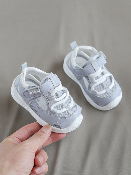 Uus avatud kontsa ja paeltega sandaalide mudel