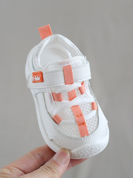 Uus avatud kontsa ja paeltega sandaalide mudel