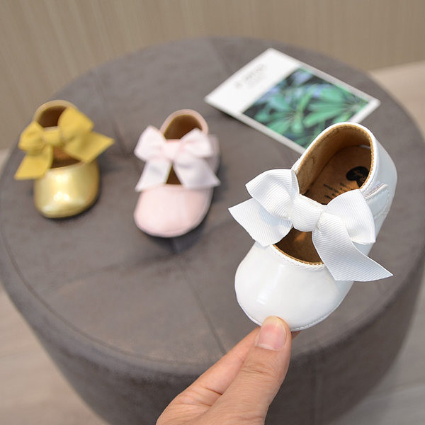 Paela ja pehme tallaga beebikingad