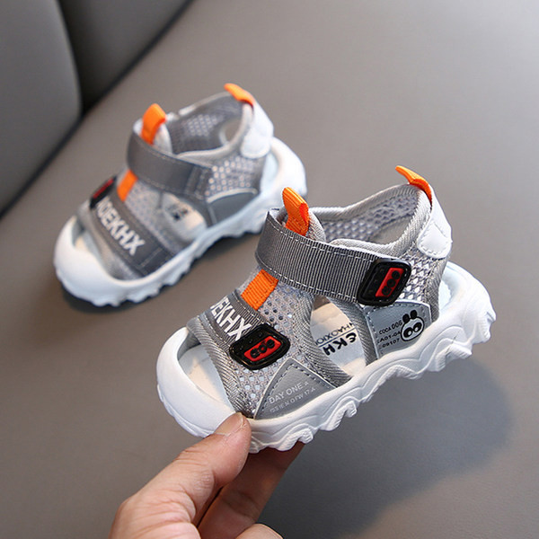 Võrgusilma ja kleebistega beebisandaalid - poistele ja tüdrukutele