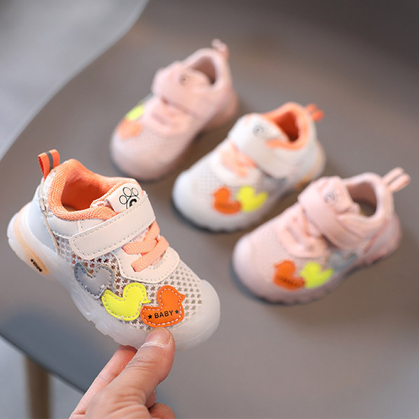 Beebi kevadkingad värvilise aplikatsiooni ja kleebistega