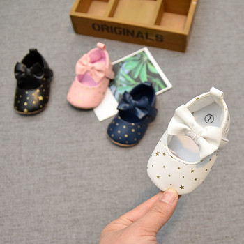 Παιδικά παπούτσια με απλικέ αστέρια και κορδέλα
