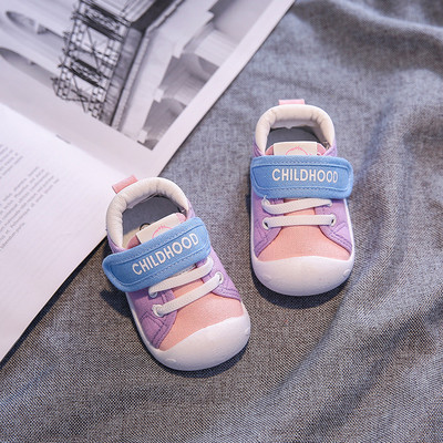 Mitmes värvitoonis takjapaelte ja paeltega beebikingad