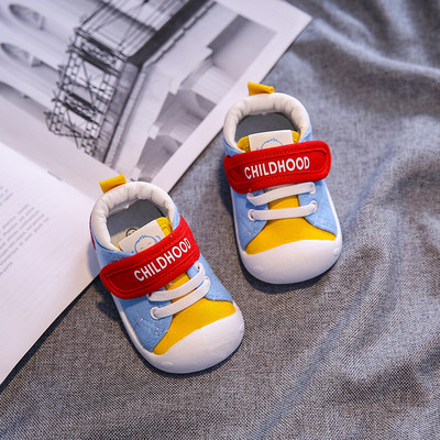 Mitmes värvitoonis takjapaelte ja paeltega beebikingad