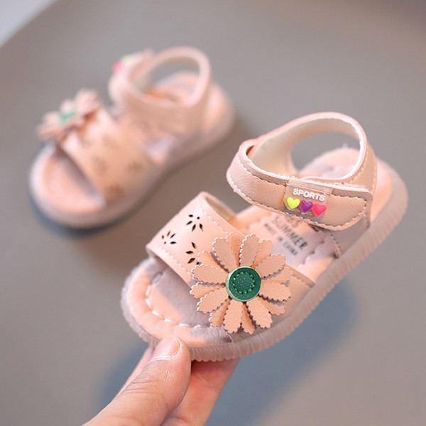 Tüdrukutele sobivad laste sandaalid aplikatsiooni ja kleebisega